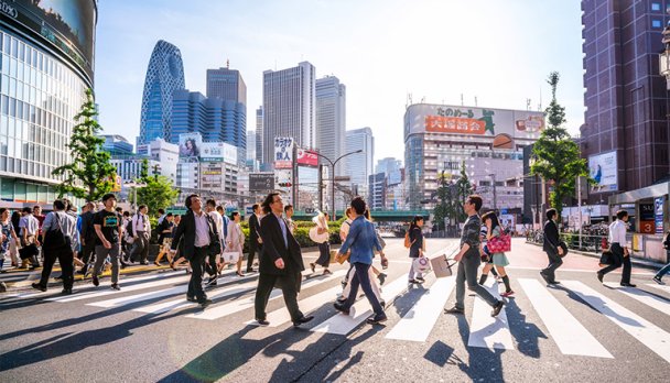 People crossing the street in Shinjuku shopping district, Tokyo, Japan.