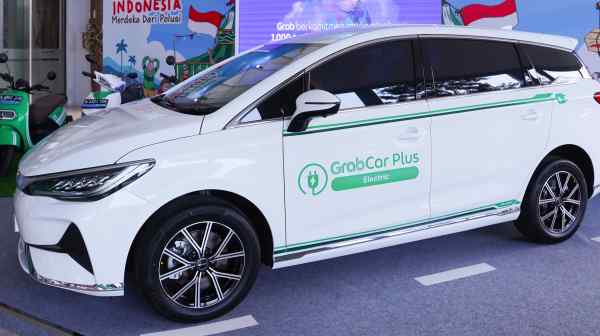 Grab is planning to introduce BYD's M6 for its ride-hailing service in Indonesia. (Grab)