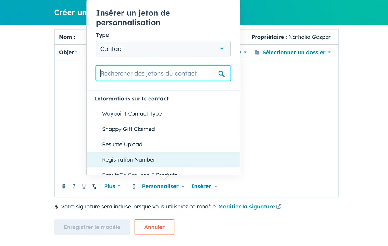 Option d'ajout de jetons de personnalisation du générateur de modèles d'e-mails de HubSpot