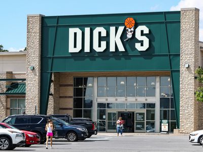 An exterior view of a Dick's Sporting Goods store