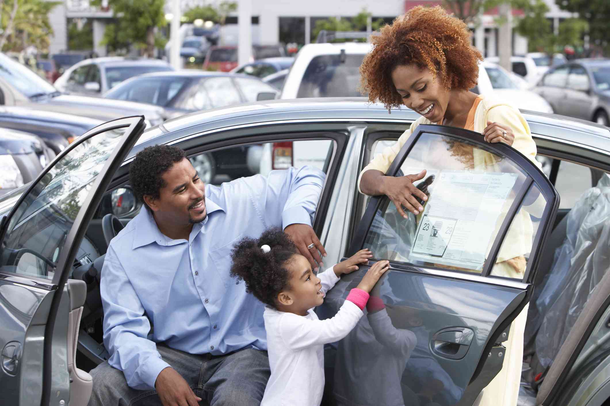 A family shops for a car