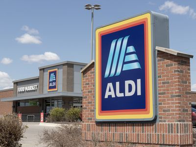 Exterior view of an Aldi Discount Supermarket store