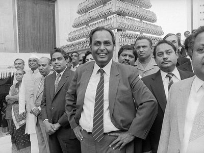 Indian industrialist Dhirubhai Ambani (1932 - 2002, centre) with guests at the wedding of his son Mukesh Ambani to Nita Ambani, Mumbai, circa 1985.