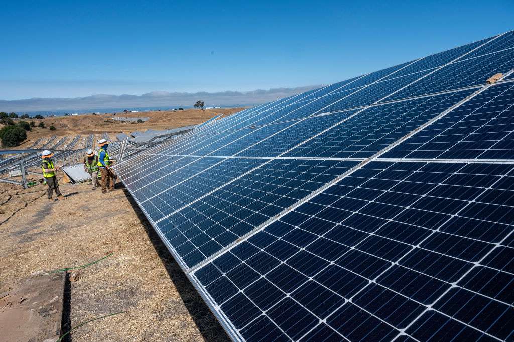 Contractors install solar panels at the Phillips 66 Rodeo Renewable Energy Complex in Rodeo, California, US, on Wednesday, July 31, 2024. 