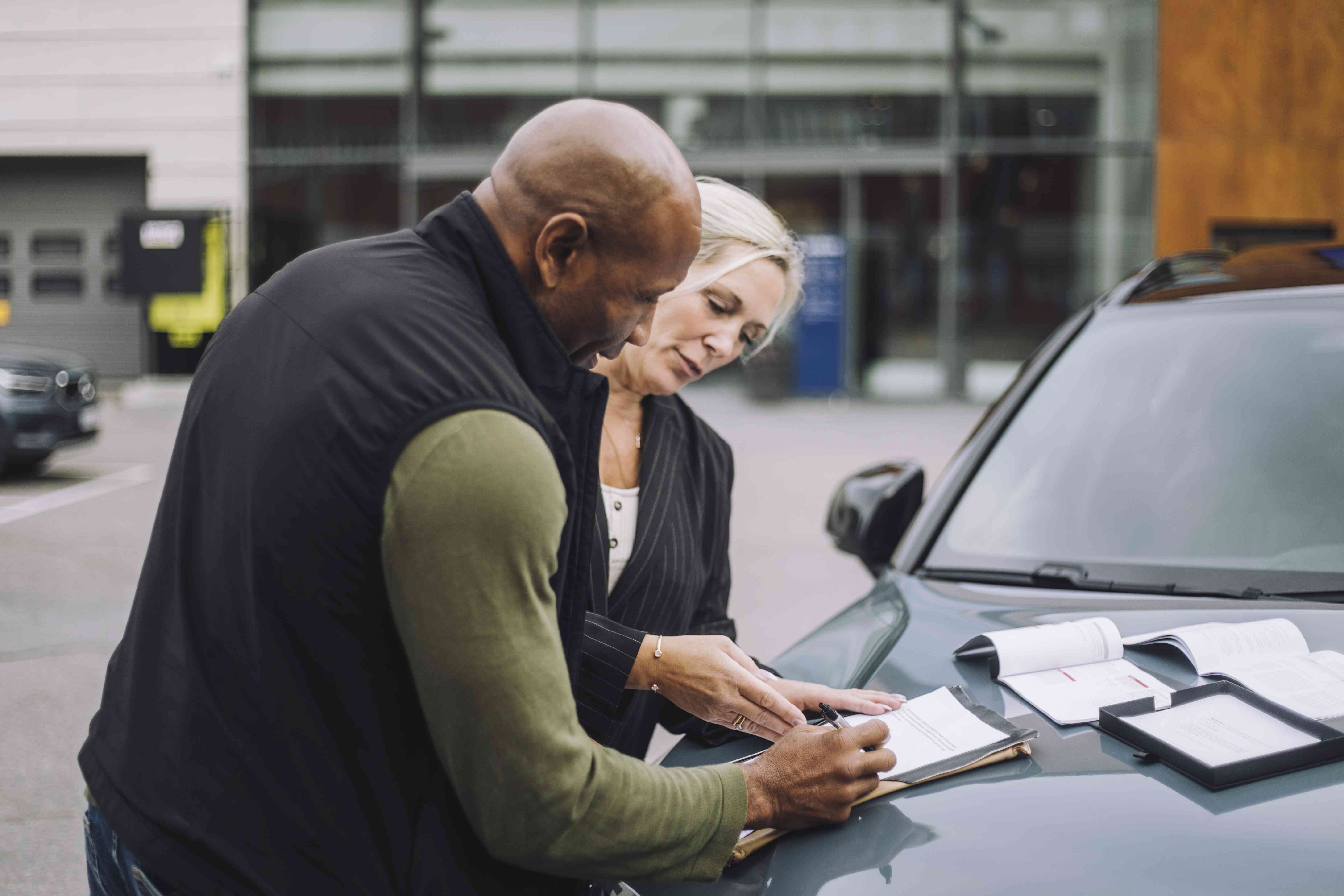 Man selling a car