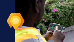 Remote worker interacts with frontline worker via Teams and Guides on mobile. The image is framed with a think blue border on the left side including the Dynamics 365 Field Service icon.