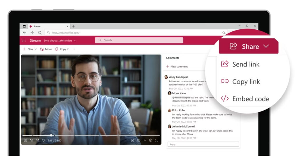 A stream displays a man speaking, and comments on the video are highlighted along with the share link.