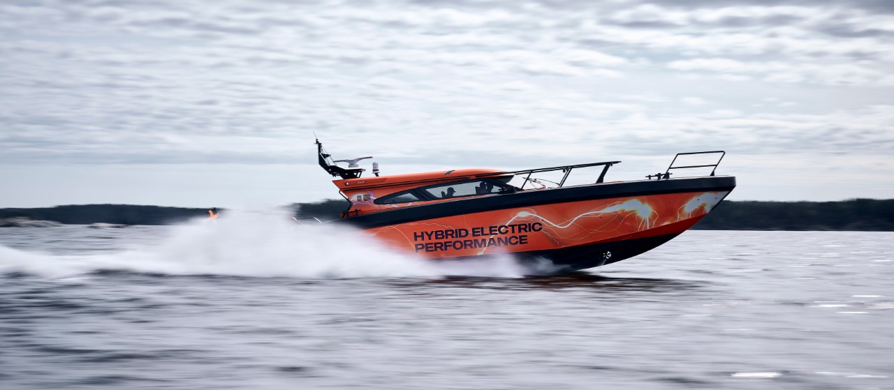 Marell high-​speed boat powered by electric Scania solution