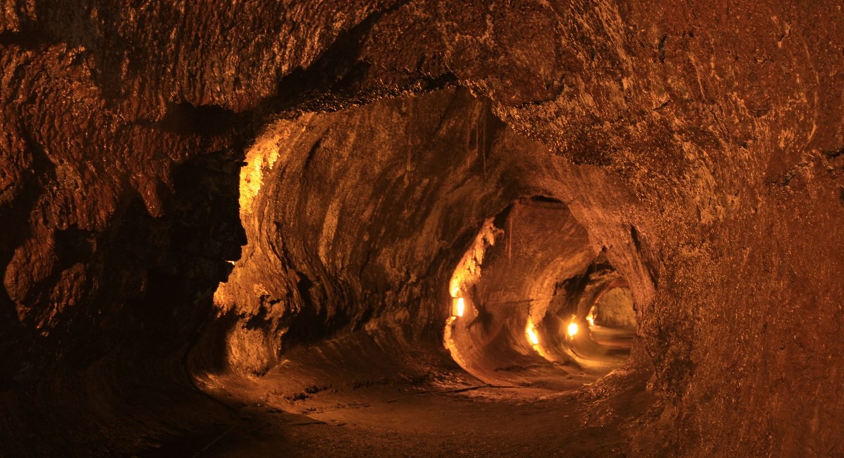 lava tube in hawaii