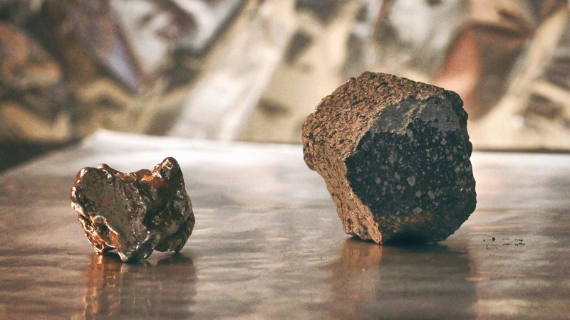 An iron meteorite from the core of a melted planetesimal (left) and a chondrite meteorite, derived from a ‘primitive’, unmelted planetesimal (right).