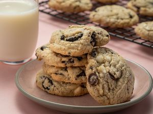 Cookies and Cream Cookies