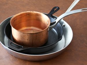 Reactive and non-reactive cookware