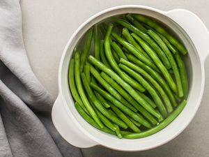 green beans in a pot of water