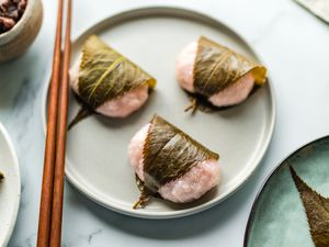 Sakura mochi cherry blossom sweet rice cake recipe