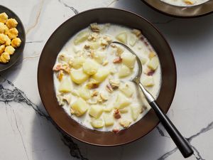 A bowl of New England clam chowder served with oyster crackers