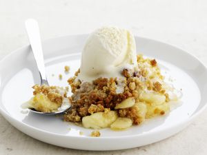 Apple crisp with ice cream