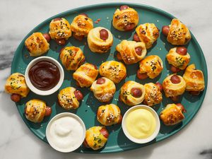 3-Ingredient pigs in a blanket on a green platter