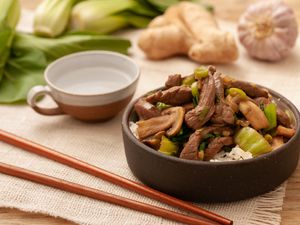 Chinese Stir-Fry Beef With Three Vegetables