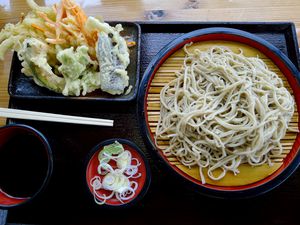 Tenzaru soba (tempura and soba noodles)