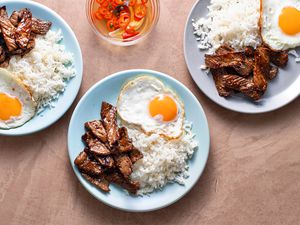 Tapsilog on plates 