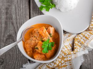 Chicken curry with coconut milk