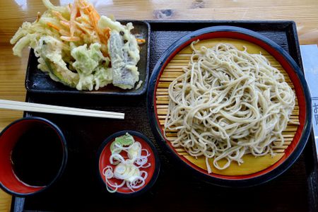 Tenzaru soba (tempura and soba noodles)