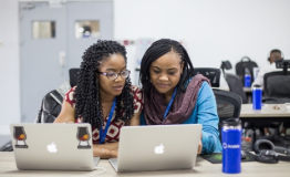 Des développeurs de logiciels au siège d'Andela au Nigeria, à Lagos. 