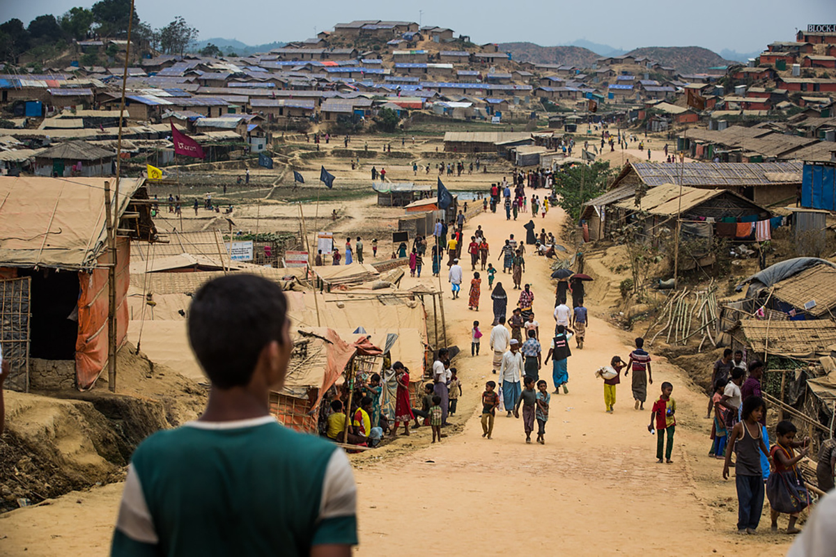 Streets of Cox's bazar with people