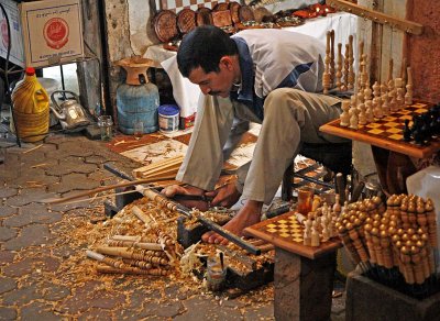 Hand and foot worker