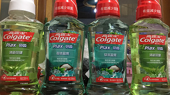 40瓶，40瓶，40瓶：10套 Colgate 高露洁 漱口水特惠装（清新茶健250ml*2瓶+草本盐250ml*2瓶）