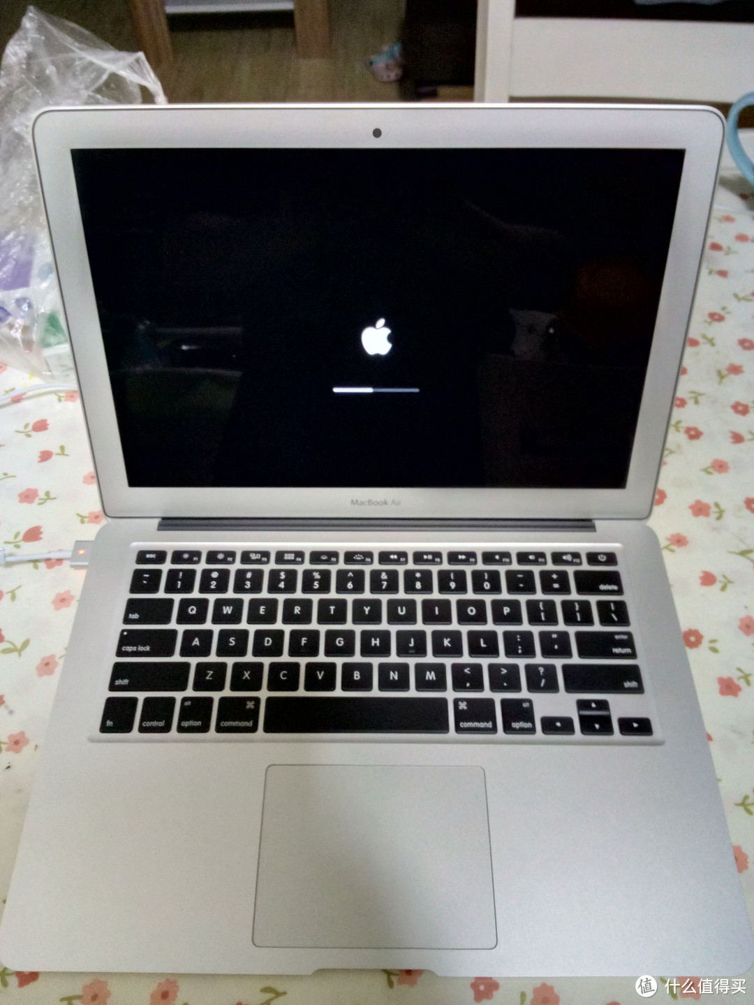 新款 Apple 苹果 MacBook Air MMGG2CH 笔记本电脑 曝晒