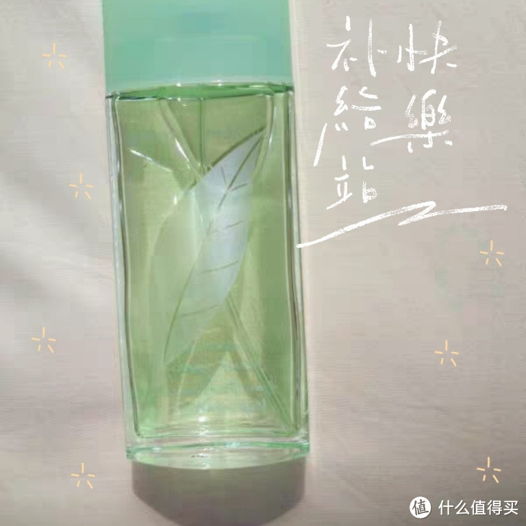 伊丽莎白雅顿绿茶香水：青春的回忆与淡泊的香韵