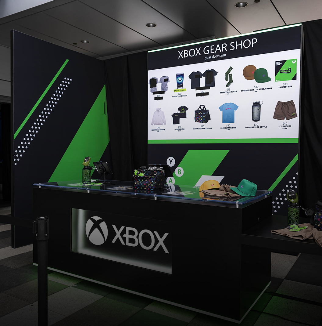 Стенд Xbox Gear Shop — вид спереди