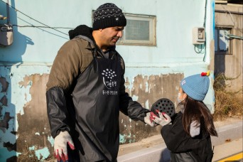 Camp Casey volunteers warm homes during holiday season