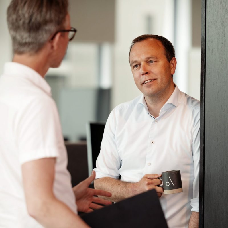 Picture of Lars Inge Sørlie talking to Ole Christian Rousing