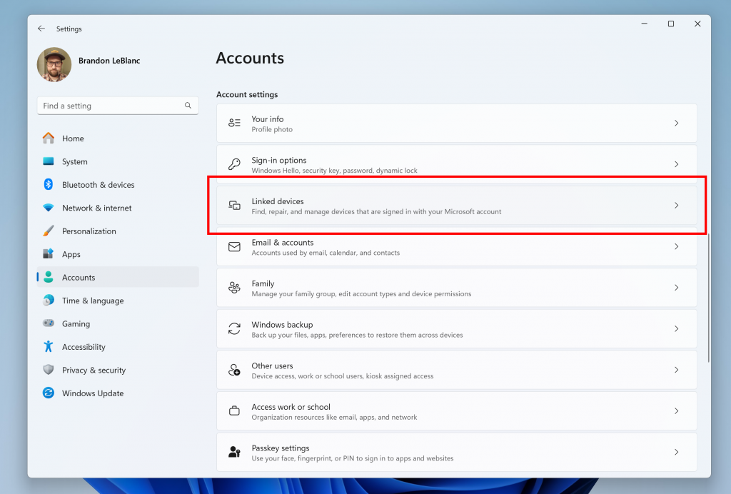 New linked devices page under Accounts settings highlighted in a red box.