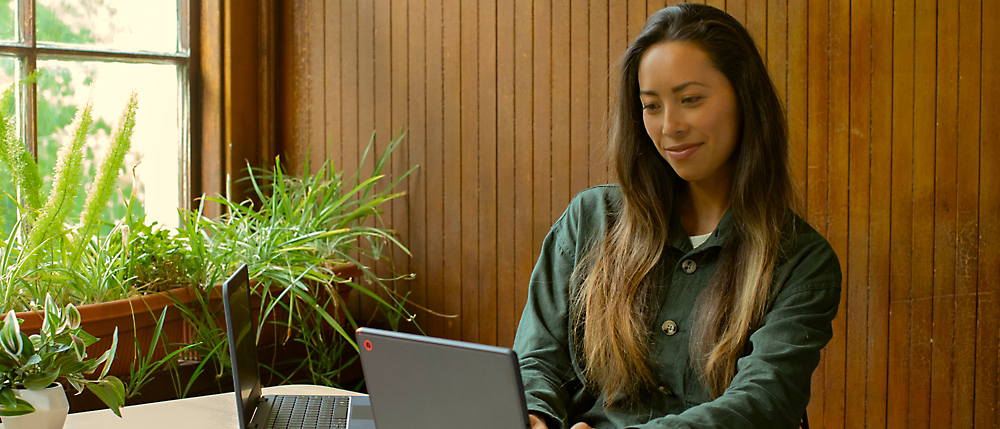 A person sitting at a desk working on Laptop