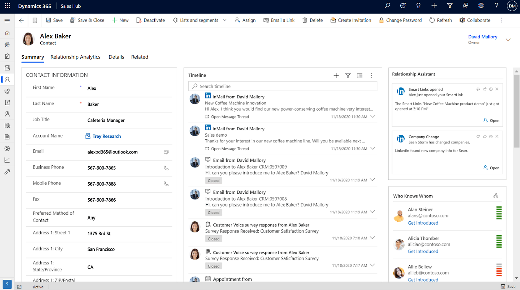 Interface CRM pour le contact "Alex Baker," affichage d’informations de contact, d’une chronologie des communications, de l’analyse des relations et des informations clés