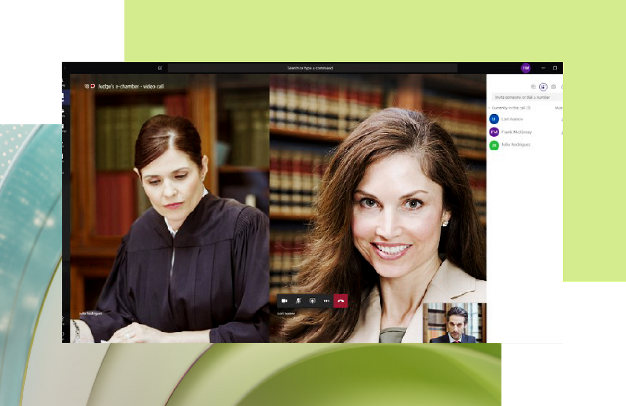 Женщина в мантии судьи смотрит на документ, на который наложен интерфейс видеовызова, на котором изображены улыбающиеся женщина и мужчина 