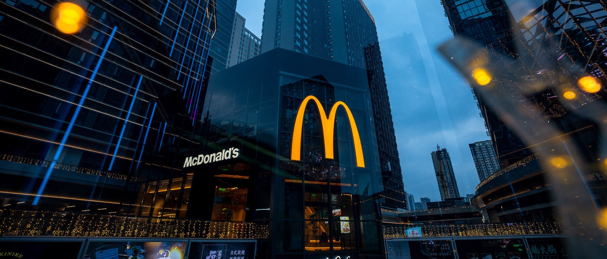 A screenshot of a building with a logo of Mc Donald's