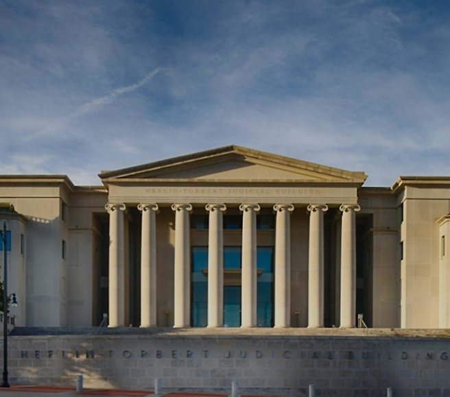 A building with columns and a blue sky