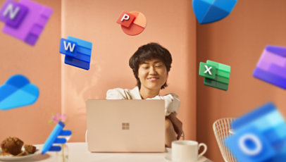 امرأة شابة تعمل على جهاز كمبيوتر Surface محمول مع ظهور أيقونات تطبيق Microsoft 365 حول رأسها.