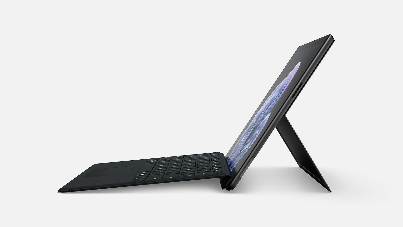 En sidevisning viser Surface Pro Keyboard koblet til en Surface-enhet.