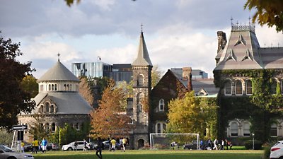 La Universidad de Toronto es un excelente lugar para estudiar.