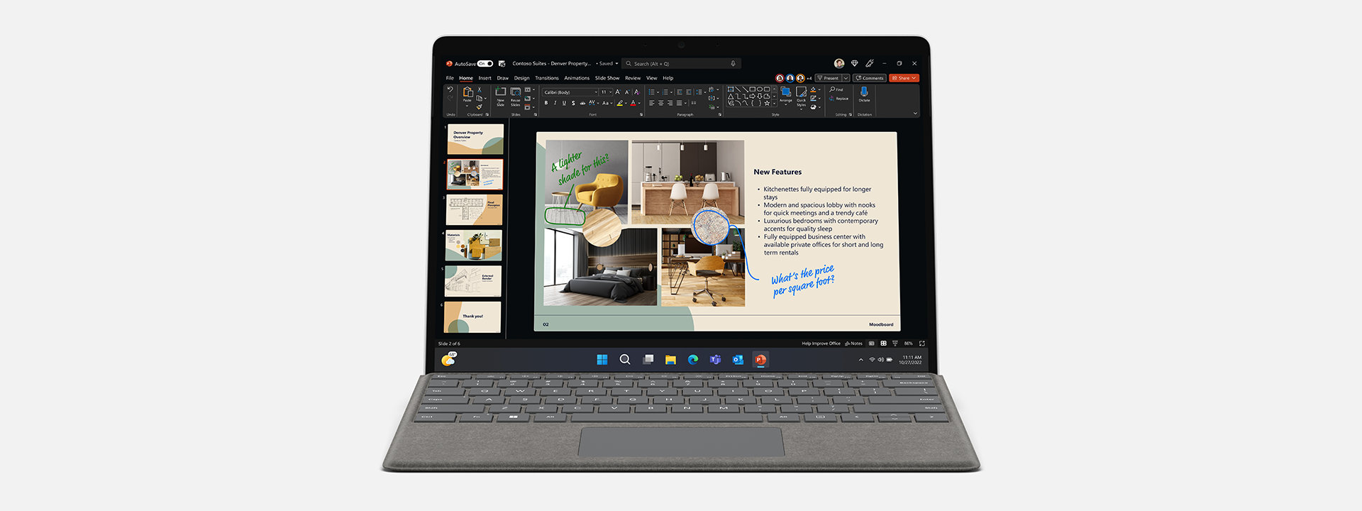 Surface Pro 9 para empresas con Microsoft PowerPoint en la pantalla.