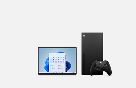 Von links nach rechts: ein Surface Tablet und eine Xbox Series X mit einem schwarzen Controller.