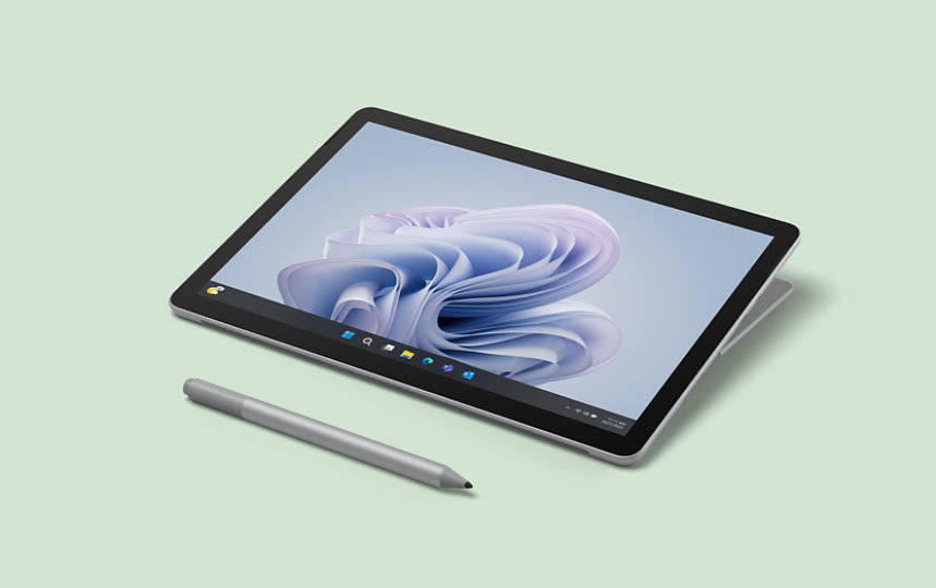 Een Surface Go 4 voor zakelijk gebruik en een Surface Pen voor zakelijk gebruik.