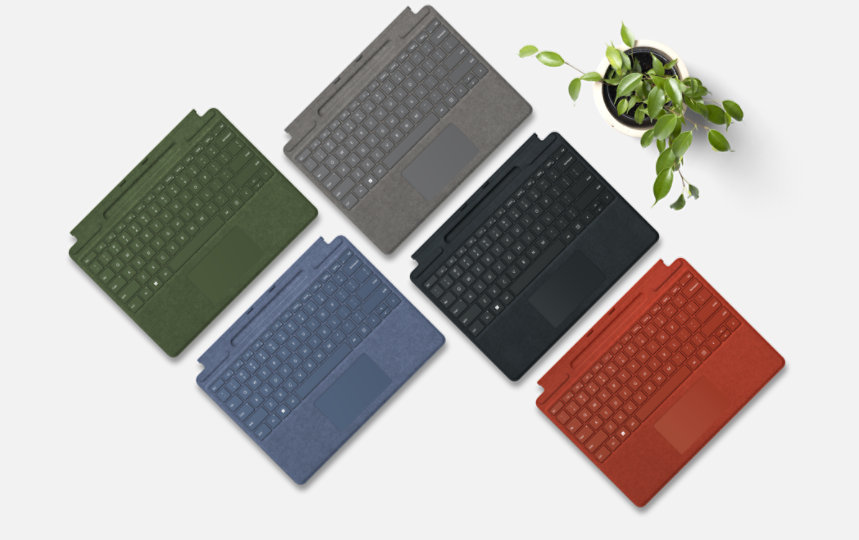 Surface Pro Signature Keyboard-enheder i forskellige farver.