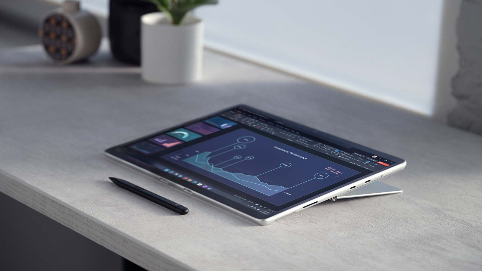 Surface Pro 8 yhdessä Surface Slim Pen 2 -kynä -laitteen kanssa pöydällä