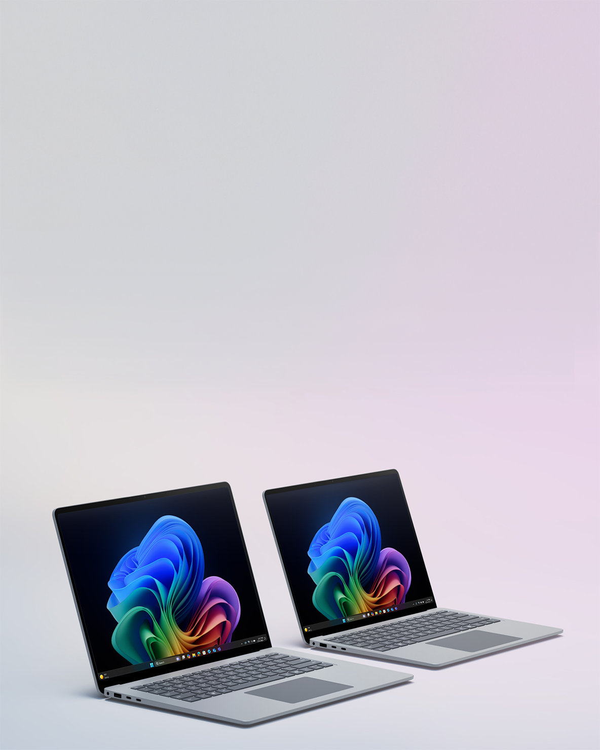 Imagen de dos dispositivos Surface Laptop, uno al lado del otro.